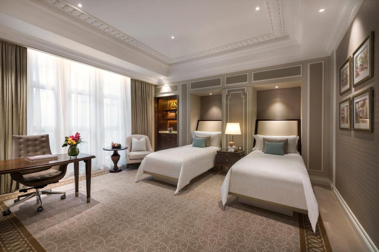 The Fullerton Hotel Singapore Room photo